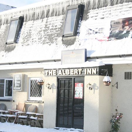 The Albert Inn Неърн Екстериор снимка